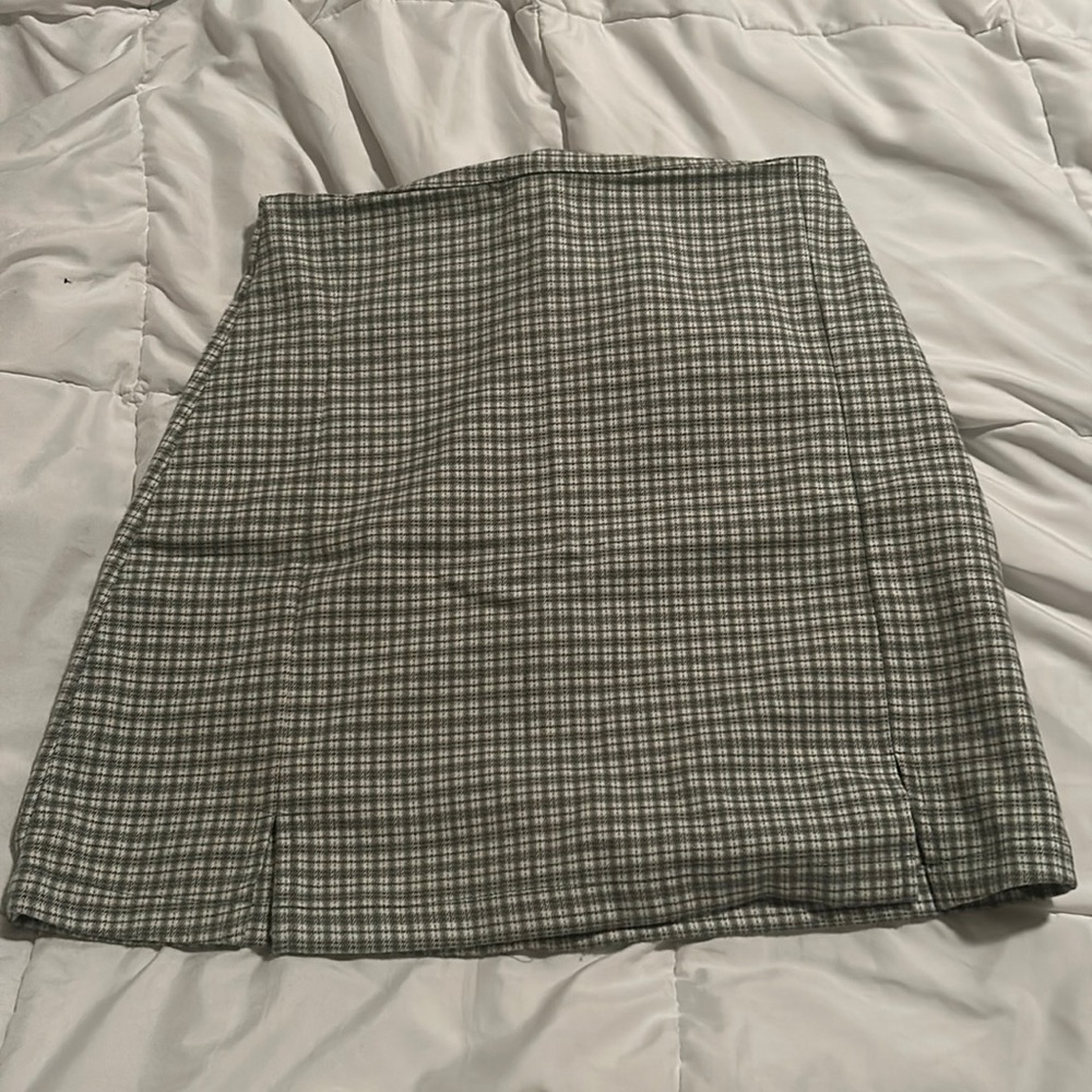 Brandy Melville - Light green plaid skirt